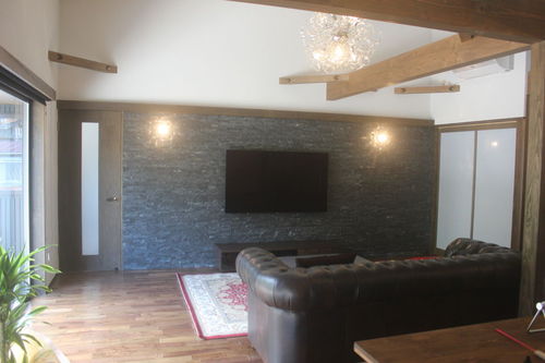 錦町府谷の家　リビングタイル工事完了しました