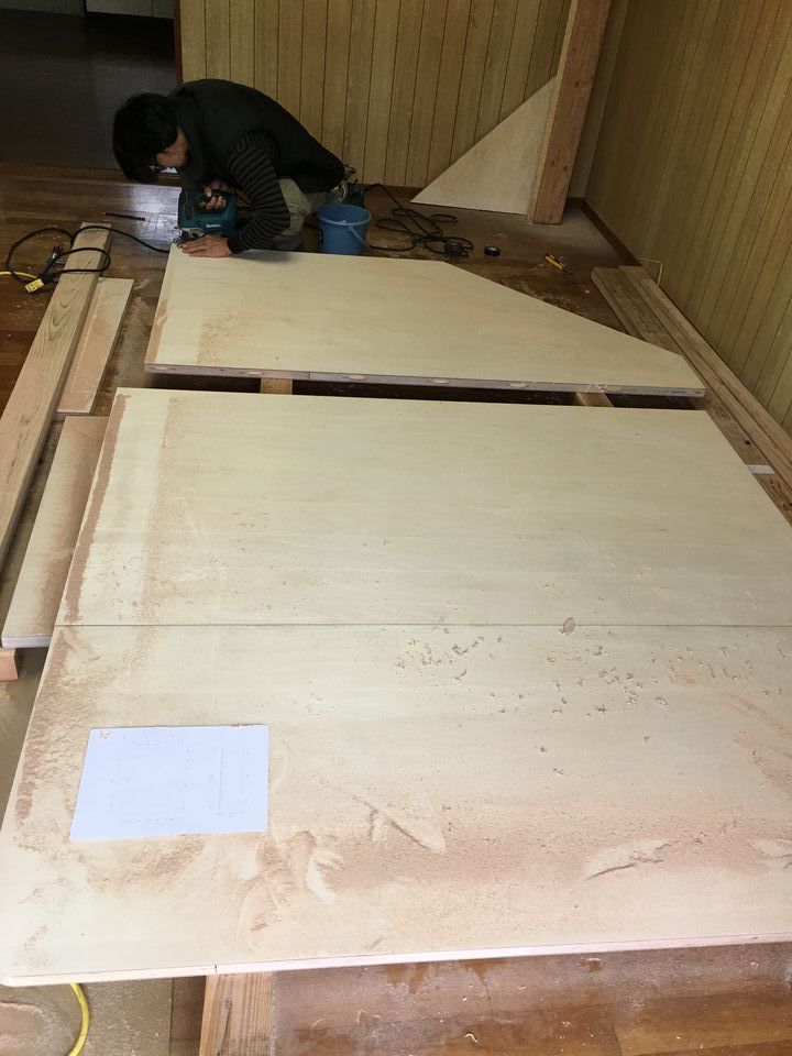 猫カフェ＆ギャラリーGATO・大テーブルを作成しました。